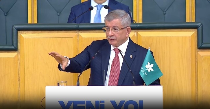 Davutoğlu’ndan Sert Eleştiriler: 'Türkiye Şovun Parçası Değil, Masanın Asıl Oyuncusu Olmalı'