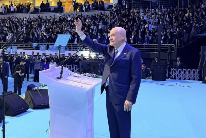 Bahçeli’den Sert Uyarı: 'Türk Gençliği Küresel Rüzgârlara Kapılmayacak, Kendi Yolunu Çizecek'