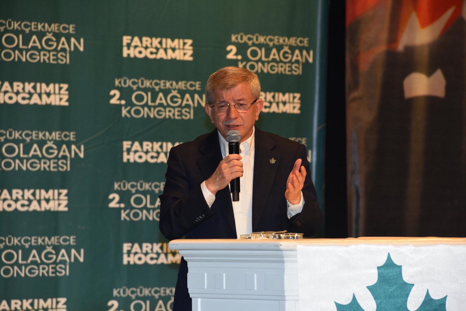 Davutoğlu Bombaladı: 'Türkiye İkiye Ayrıldı: Gözü Doymayanlarla Karnı Doymayanlar'