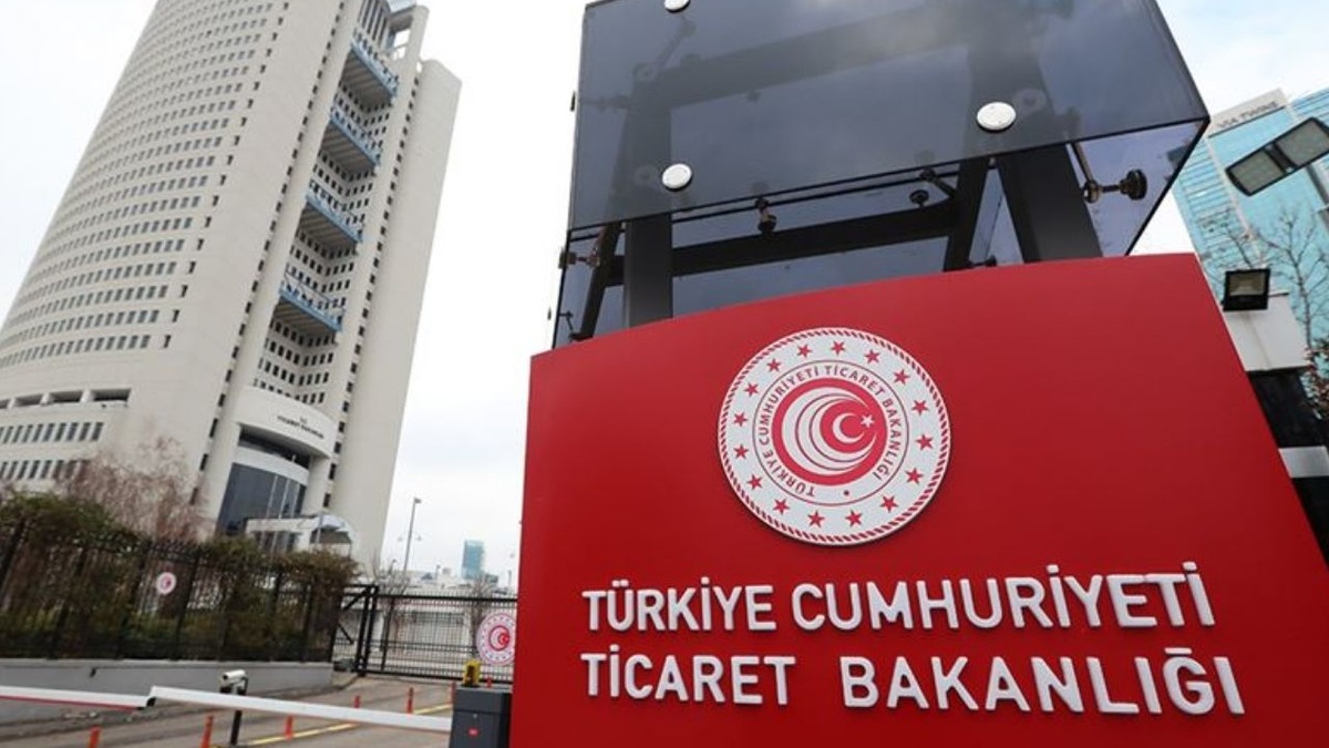 Ticaret Bakanlığı’ndan Zincir ve Yerel Marketlere Fahiş Fiyat Denetimi: Ürünler Kurula Sevk Edildi
