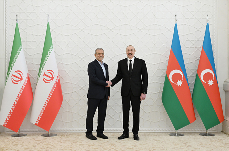 Pezeşkiyan ve Aliyev Telefonda Görüştü: Nahçıvan Saldırısı İran'la İlgisi Yok