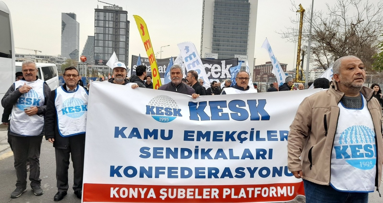 KESK 30. Yılında Mücadele Tarihini ve Hedeflerini Anlattı: 'Geçinemiyoruz, Halk İçin Bütçe, Demokratik Türkiye İstiyoruz'