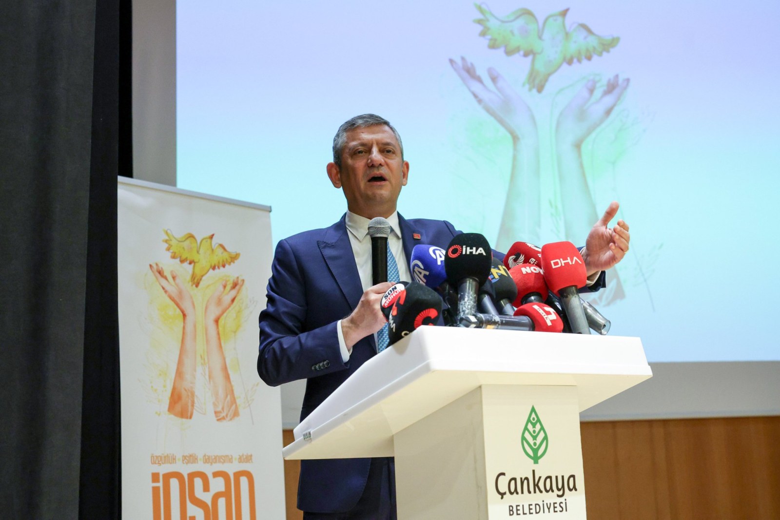 Özgür Özel'den Sert Çıkış ve 'Arkamızdan Gelin' Çağrısı : 'Sandığa Uzanan Elleri Geri Püskürteceğiz!'