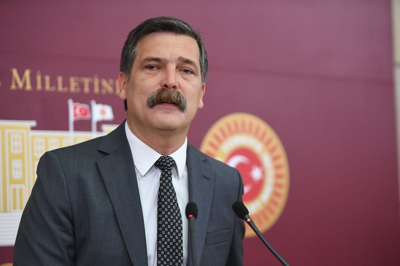 TİP Lideri Baş'tan Bakan Tekin'e Sert Tepki: 'Bu Ülkenin Geleceğini Yok Edeceğine Yemin Mi Ettin?'