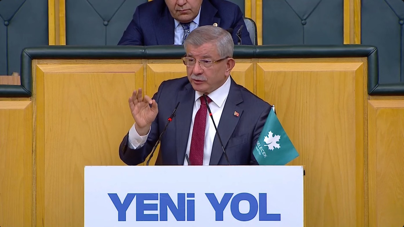 Davutoğlu'ndan Çarpıcı Açıklamalar: 'Trump Bir Diktatör, Kürt Kardeşlerimiz Soydaşımızdır'