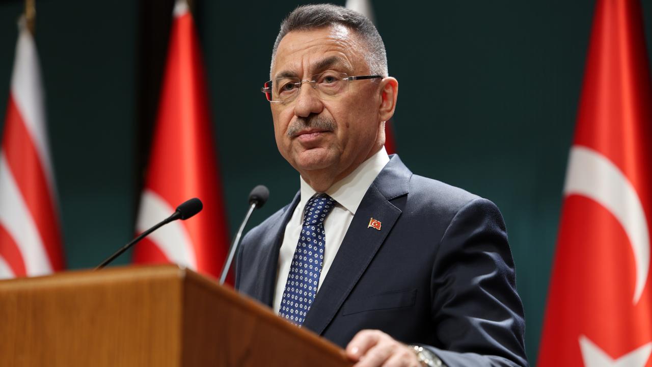 Oktay'dan Bayrak İndirilmesine Sert Tepki: 'Bu Alçak Saldırı Cezasız Kalmayacak'
