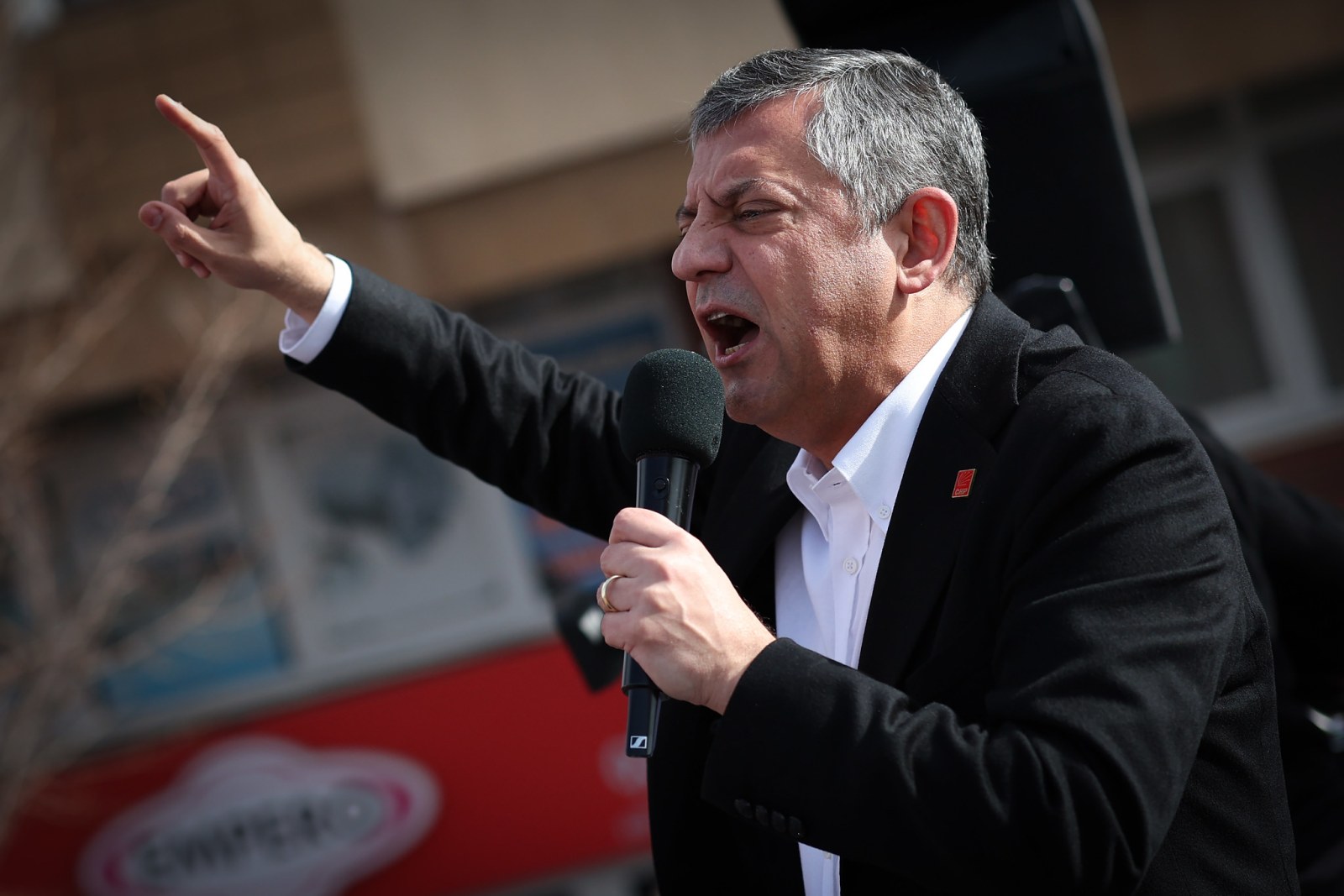 Özgür Özel'den Erdoğan'a İstanbul Meydan Okuması: 'Kaybedersen Yakamızdan Düşeceksin, Hodri Meydan!'