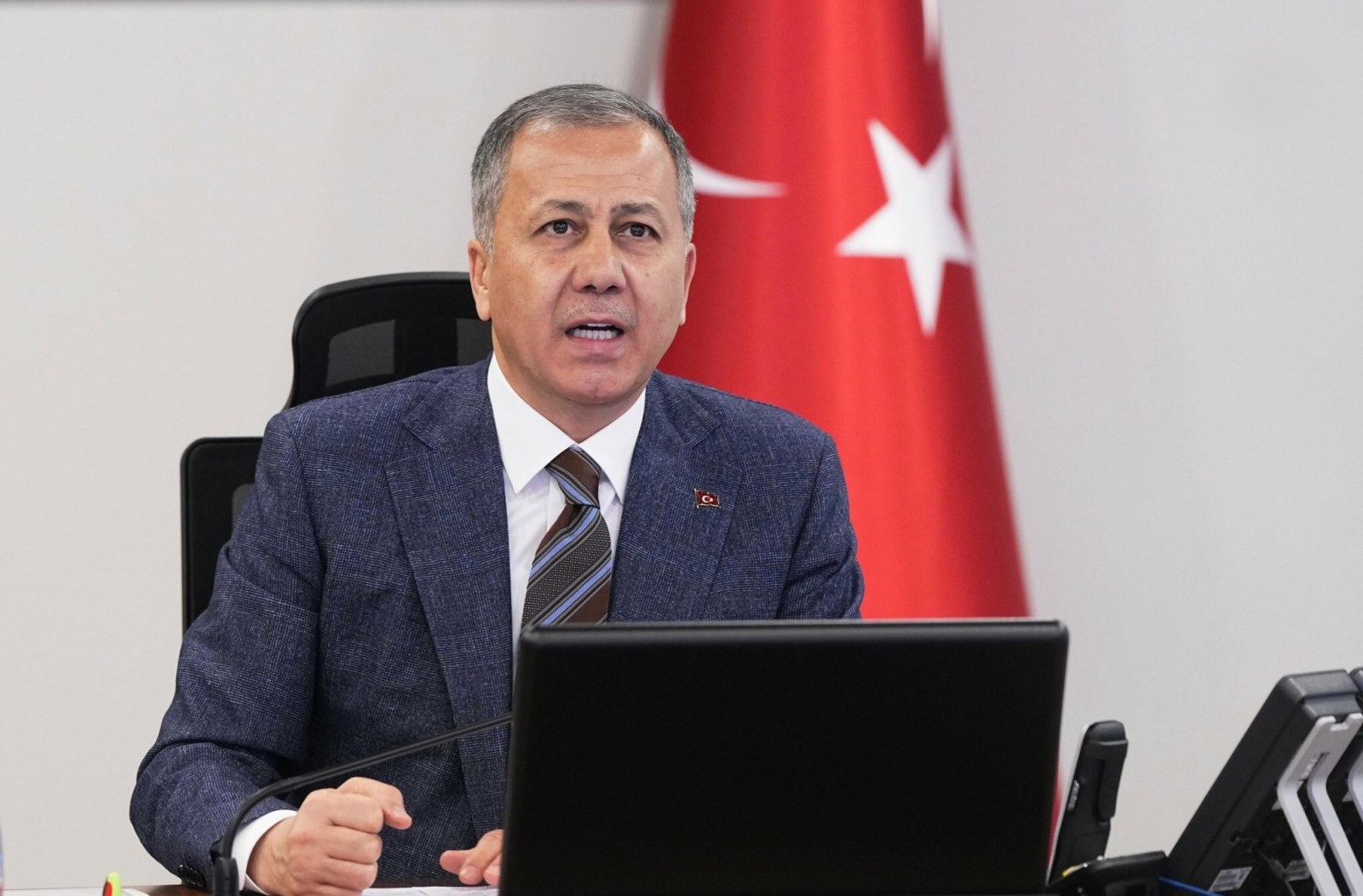 Jandarma'dan Siber Dolandırıcılara Büyük Darbe: 90 Şüpheli Yakalandı, 58'i Tutuklandı!