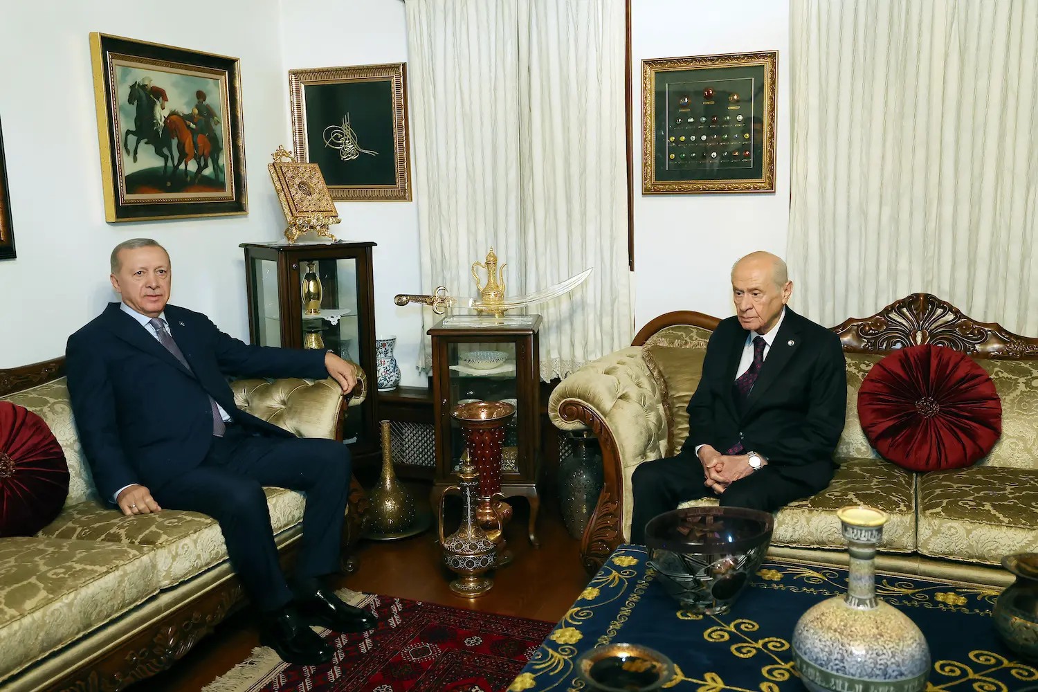 Cumhurbaşkanı Erdoğan'dan MHP'nin 57. Yılında Anlamlı Çiçekli Tebrik