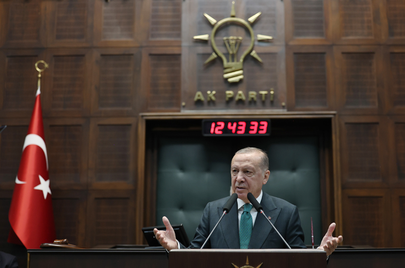 Erdoğan'dan Özgür Özel'e Sert Eleştiri: 'Meyhane Jargonuyla Siyasetçilik Oynamaktan Artık Vazgeçsin' 'Millet Dizi İzlemeyi Bıraktı, CHP'nin Skandallarını Seyrediyor'
