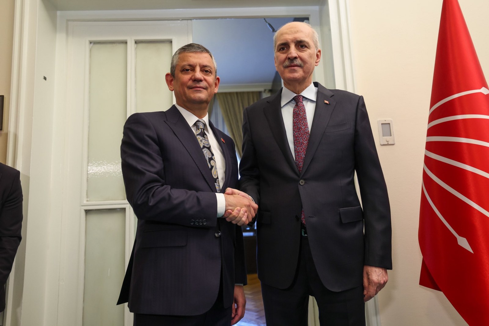 Kurtulmuş'tan Komisyona Katılan Siyasi Partilere Ziyaret, Özgür Özel : 'Elimizden Gelen Katkıyı Yapmaya Devam Edeceğiz'