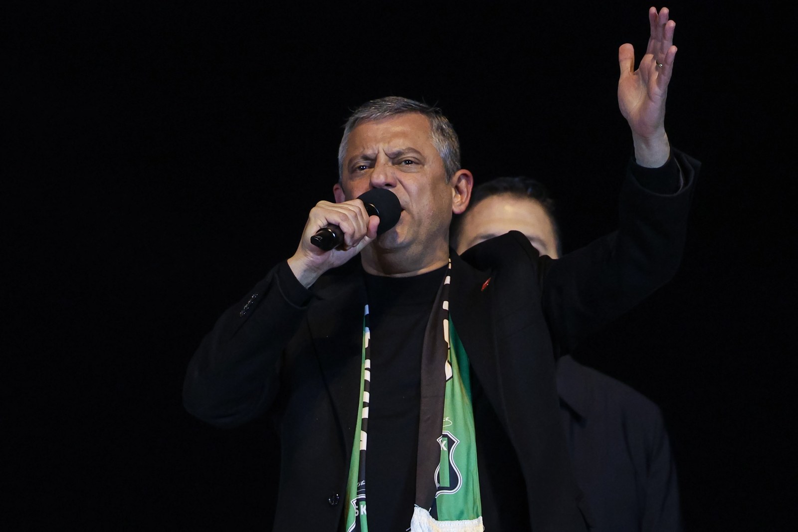Özel'den Sert Sözler: 'İddianame Yok, Zulüm Bitsin'